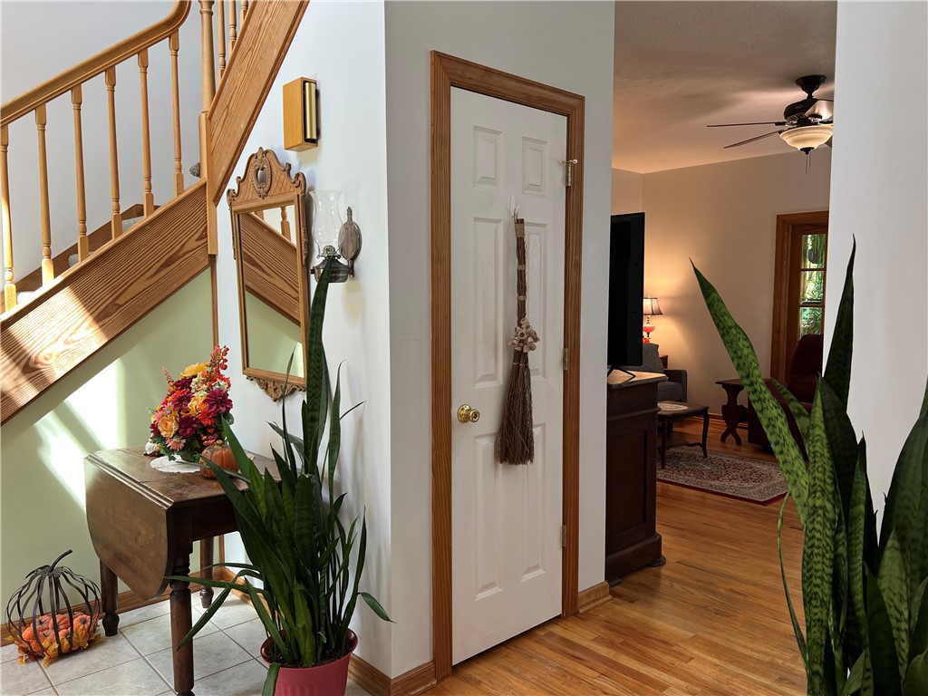 1419 Mill Creek Road Wake, VA 23176 - Photo 18 of 49 Foyer entrance