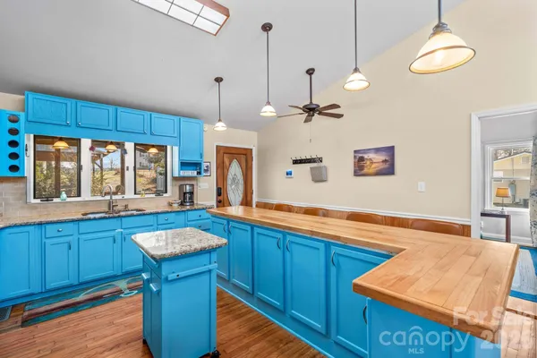 $684,000 | 1331 Hickory Point Drive, Lexington, NC 27292