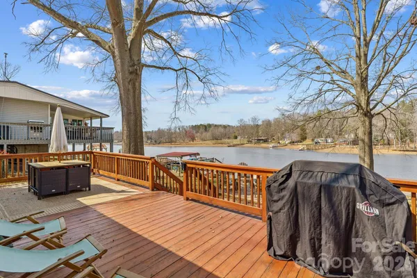 $684,000 | 1331 Hickory Point Drive, Lexington, NC 27292