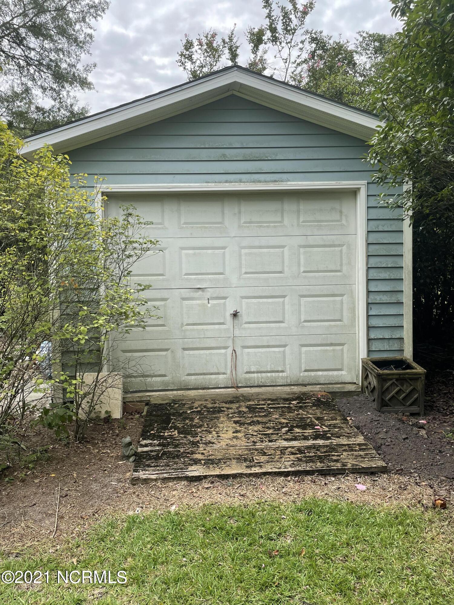 3703 Norwich Road New Bern, NC 28562 - Photo 28 of 33 Detached Garage