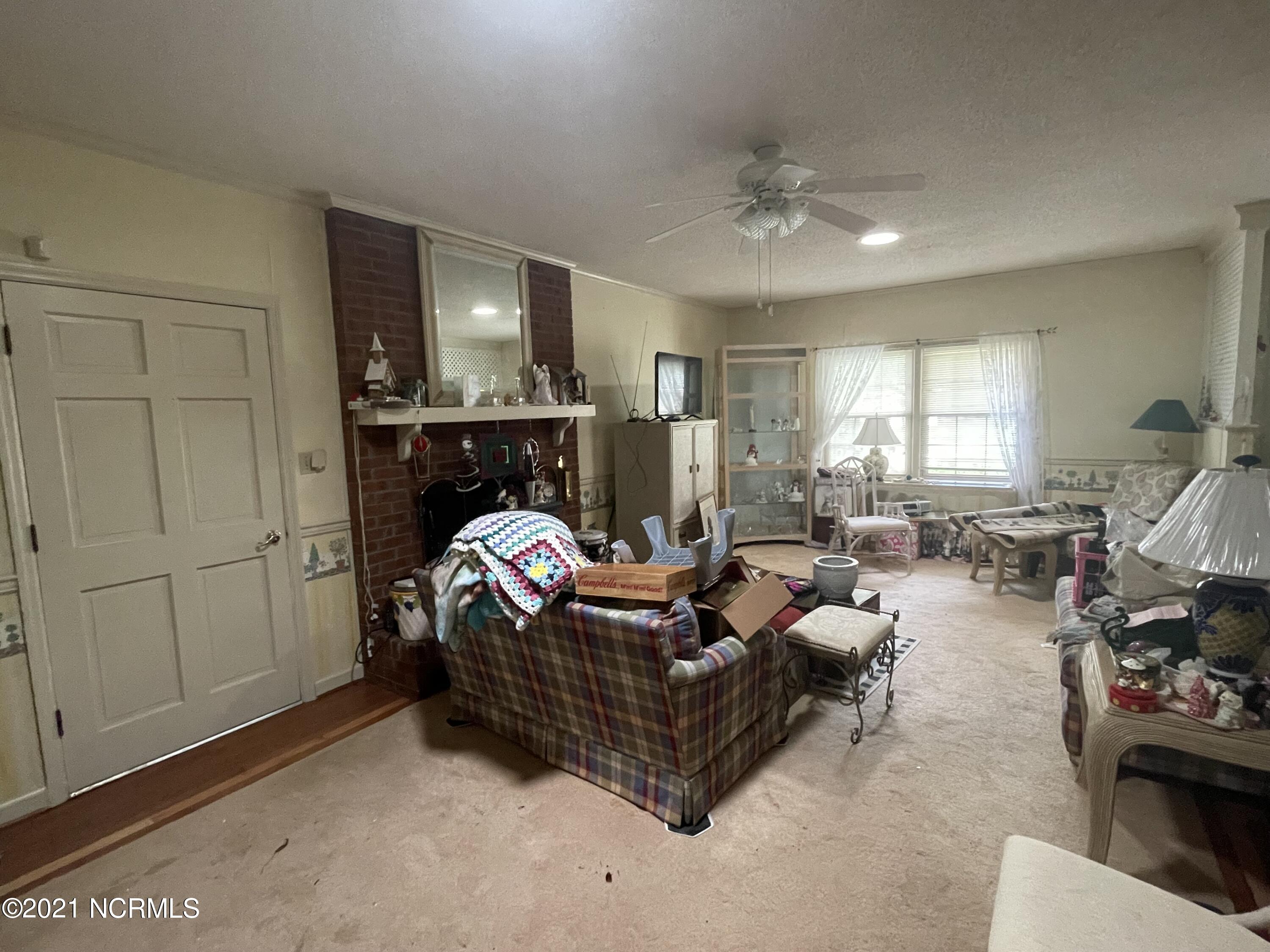 3703 Norwich Road New Bern, NC 28562 - Photo 3 of 33 Living Room