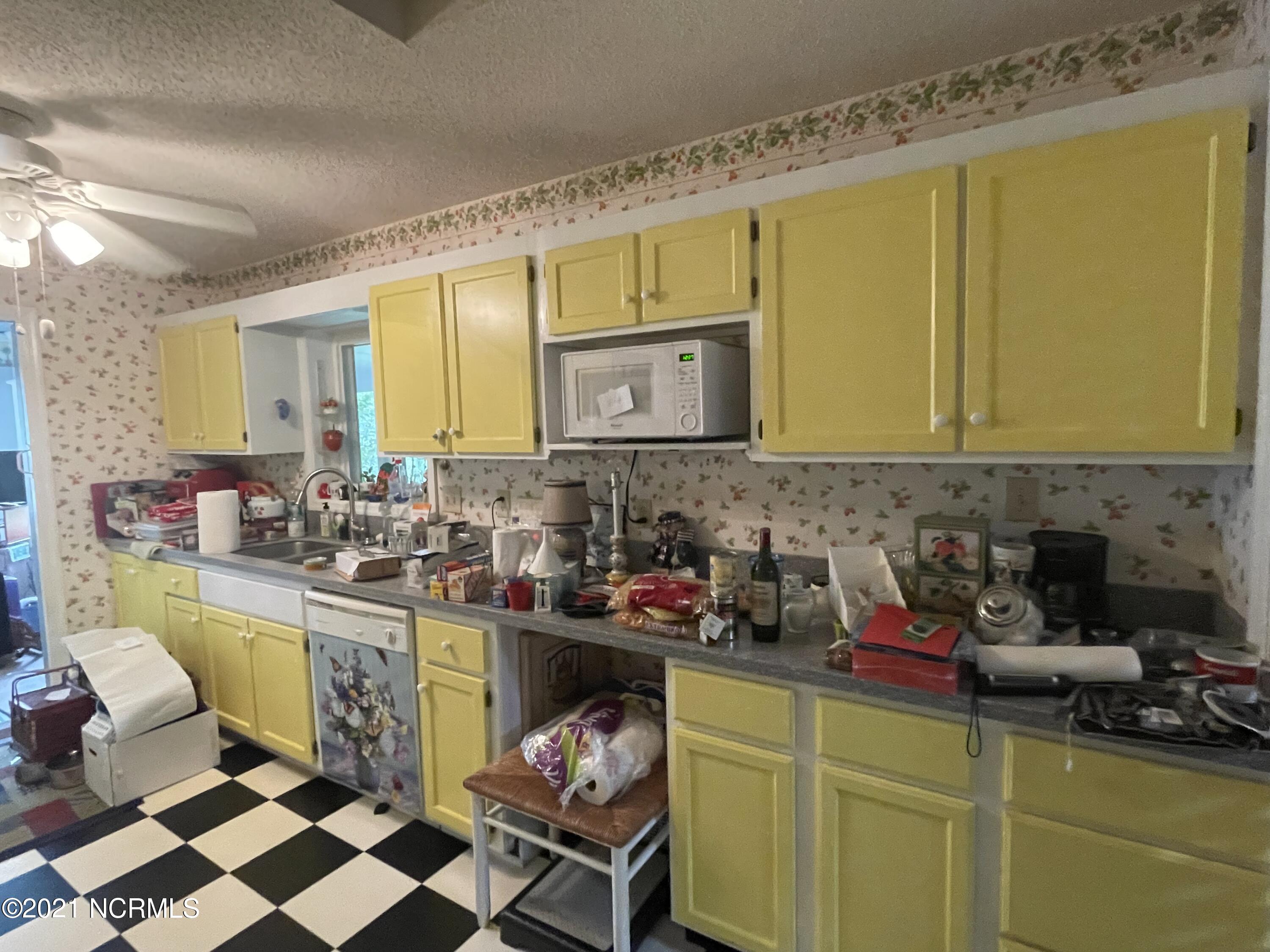 3703 Norwich Road New Bern, NC 28562 - Photo 5 of 33 Kitchen