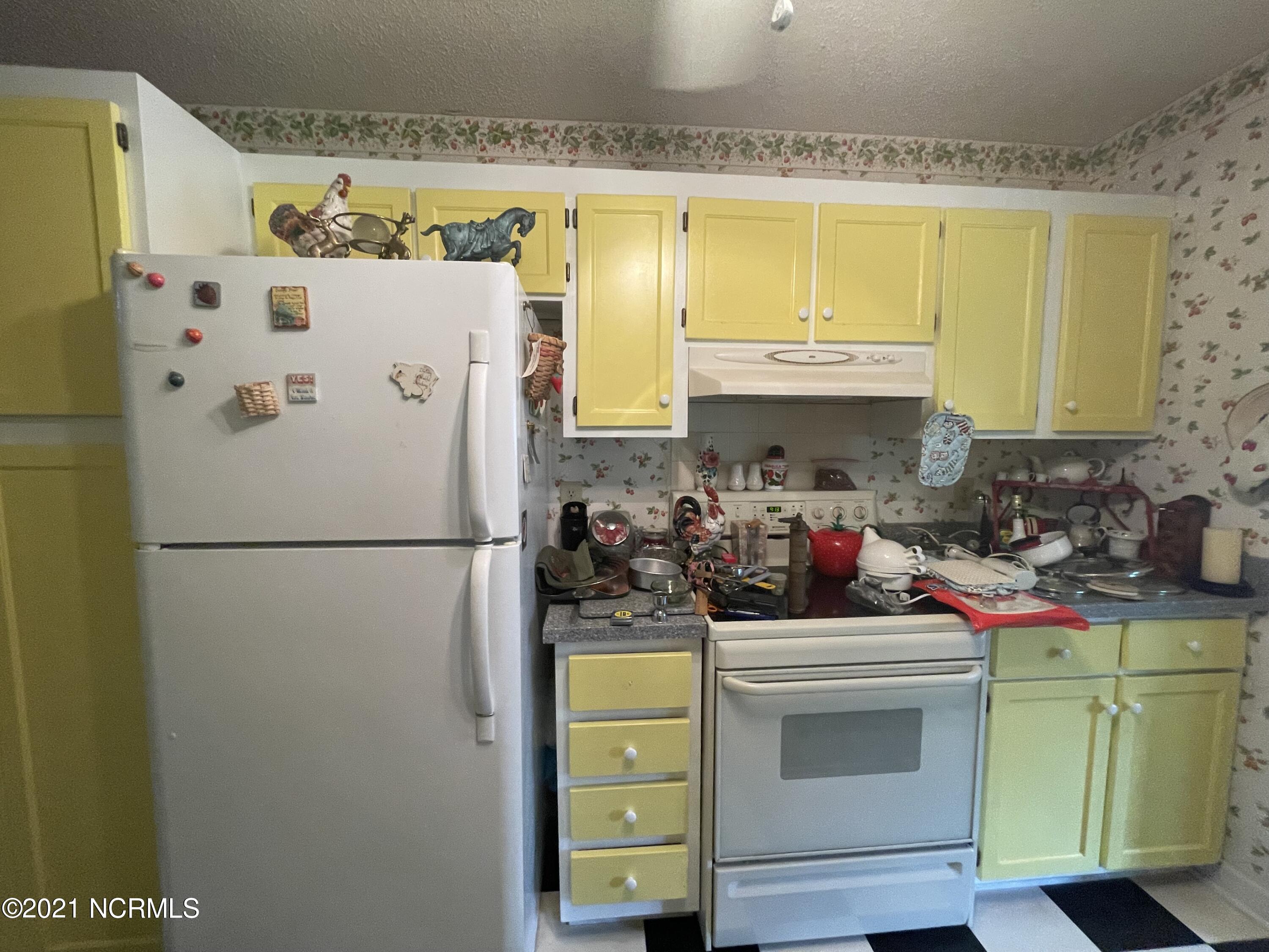 3703 Norwich Road New Bern, NC 28562 - Photo 8 of 33 Kitchen