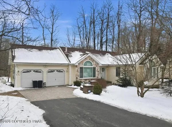 $2,300 | 3122 Robert David Drive, Tobyhanna, PA 18466