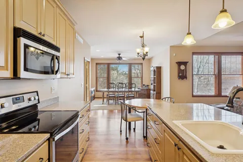 $525,000 | 980 Anthony Way, Victoria, MN 55386