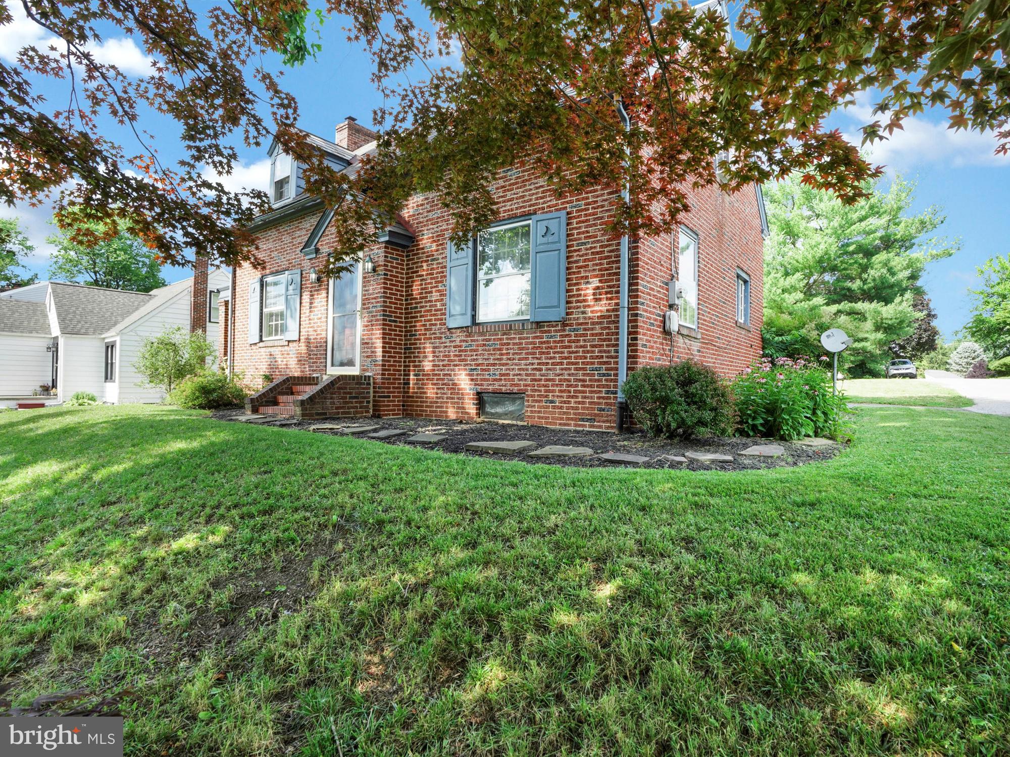 425 Lampeter Road Lancaster, PA 17602 - Photo 3 of 25 Exterior Front