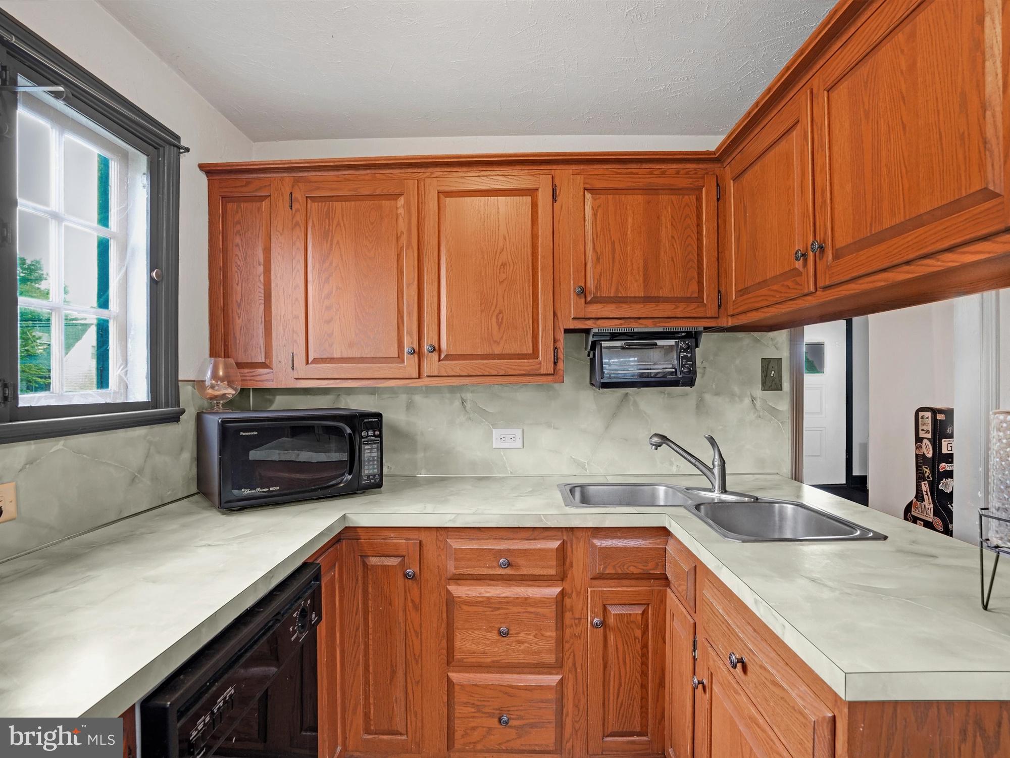 425 Lampeter Road Lancaster, PA 17602 - Photo 5 of 25 Kitchen