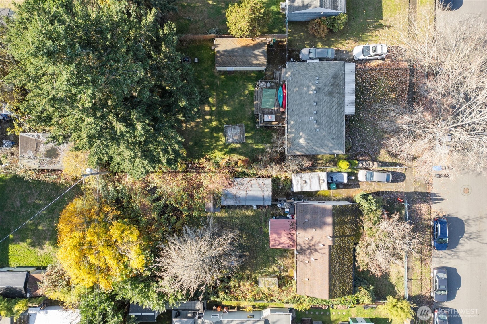 190 Xx 10th (assemblage) Avenue Northeast Shoreline, WA 98155 - Photo 11 of 37 an aerial view of waterside residential houses with outdoor space