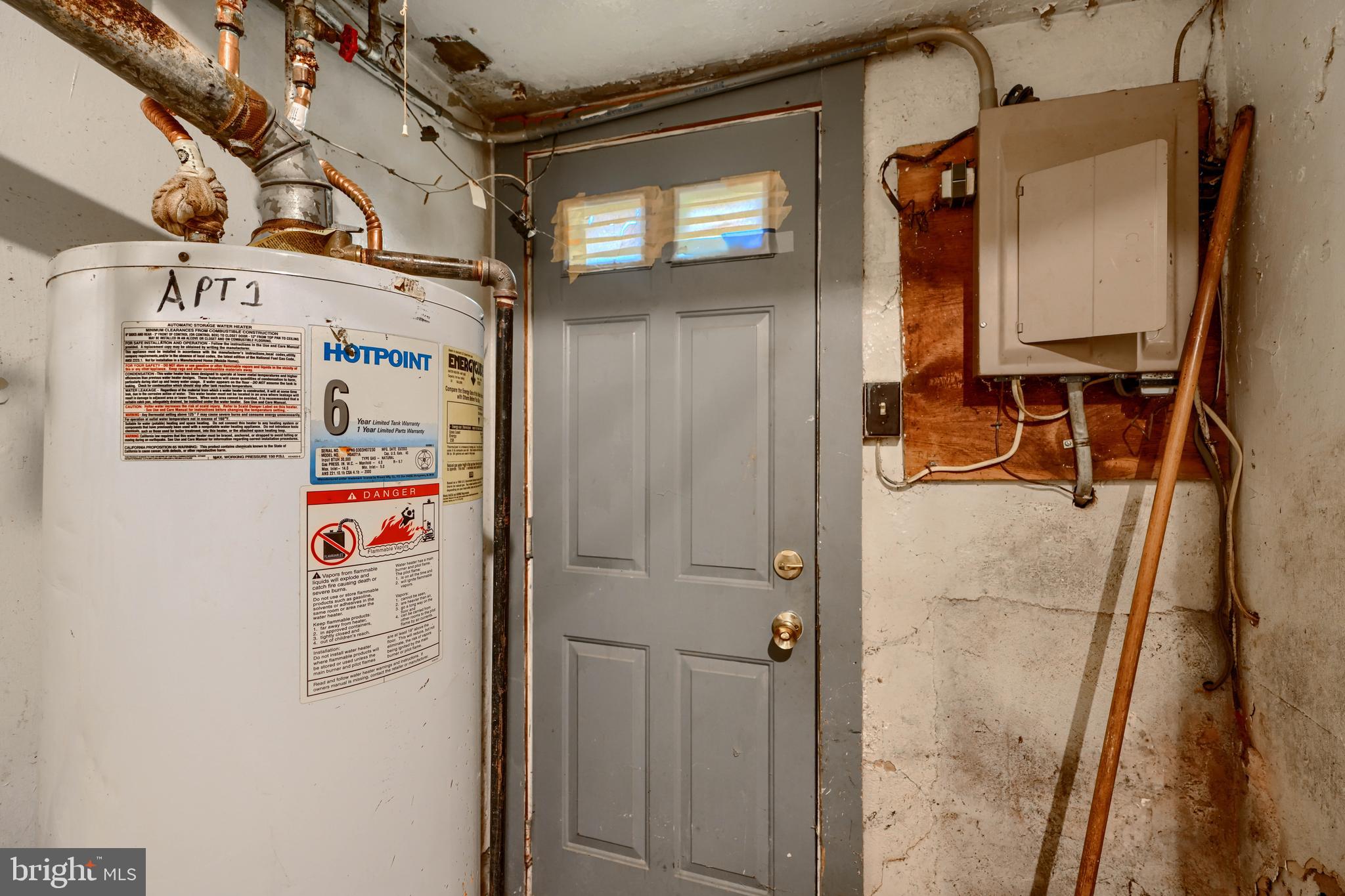 2837 Round Road Baltimore, MD 21225 - Photo 15 of 18 a utility room with dryer and washer