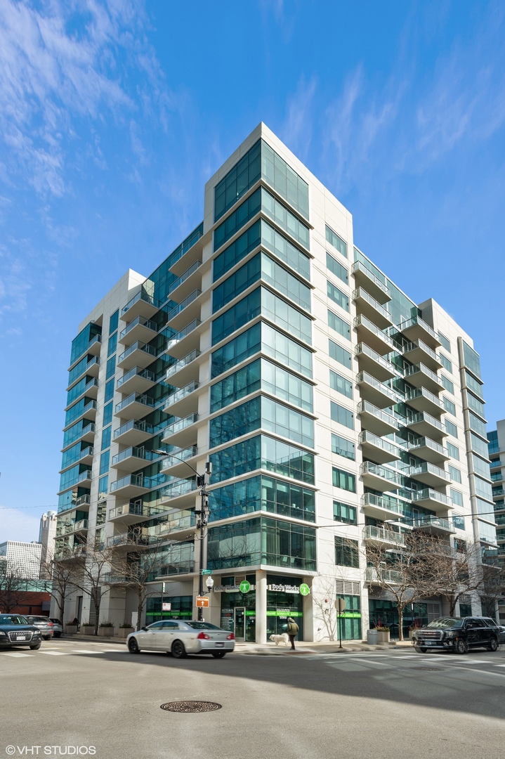 123 South Green Street, Unit 201B Chicago, IL 60607 - Photo 1 of 19 a front view of a building