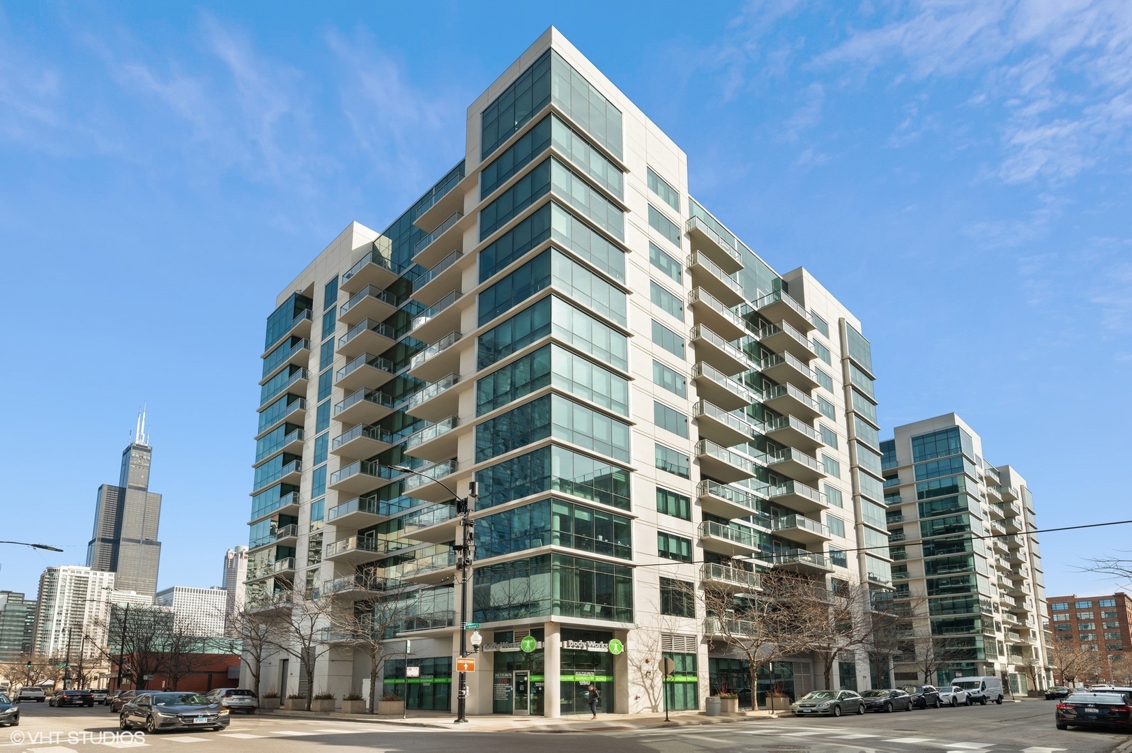 123 South Green Street, Unit 201B Chicago, IL 60607 - Photo 2 of 19 a front view of a building