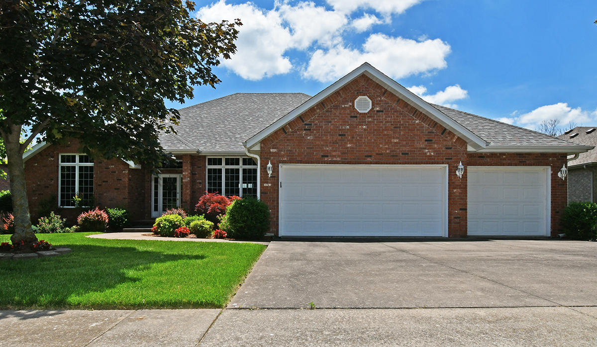 824 East Carleton Street Springfield, MO 65810 - Photo 1 of 1 Carl01