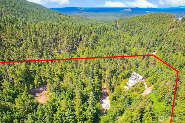 a view of a multi story building