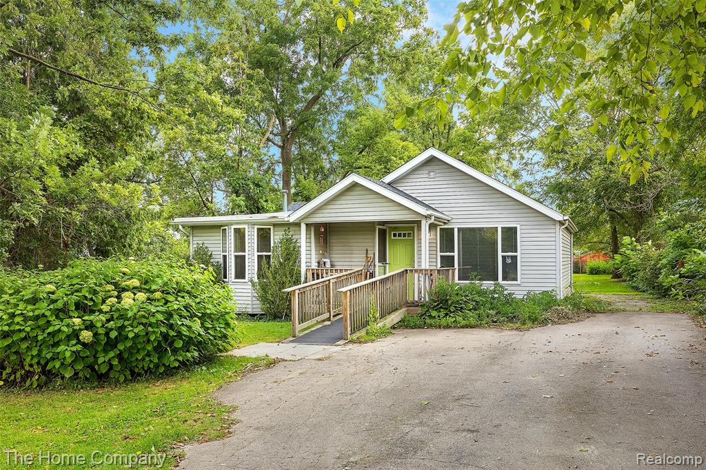 1321 South Genesee Road Burton, MI 48509 - Photo 1 of 28