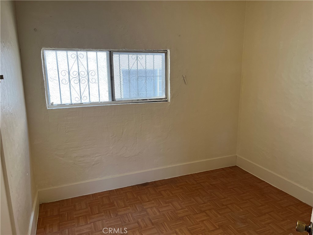 7763 Compton Avenue Los Angeles, CA 90001 - Photo 14 of 20 an empty room with a window