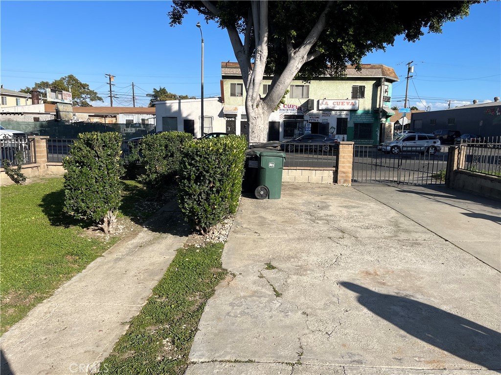 7763 Compton Avenue Los Angeles, CA 90001 - Photo 5 of 20 a view of a backyard with sitting area