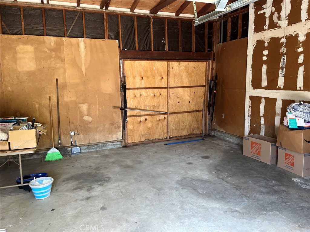 7763 Compton Avenue Los Angeles, CA 90001 - Photo 7 of 20 a view of a outdoor space