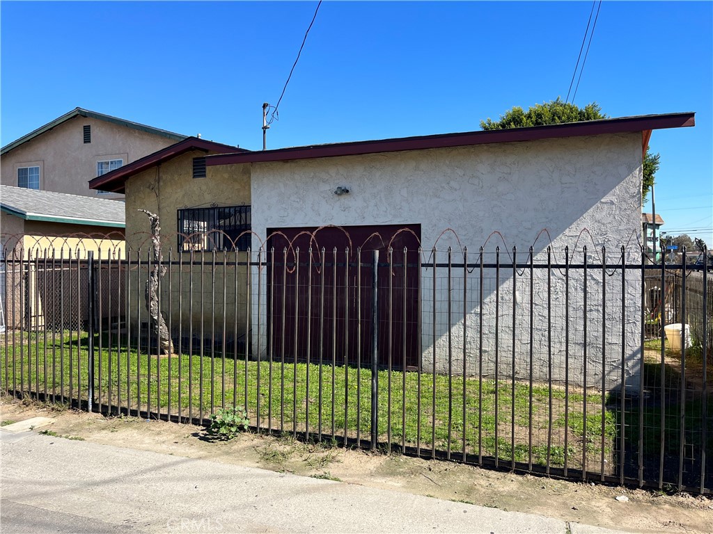 7763 Compton Avenue Los Angeles, CA 90001 - Photo 8 of 20 a view of a bird door