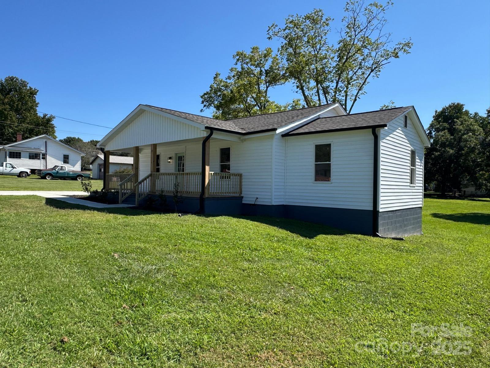 1018 Union Street Maiden, NC 28650 - Photo 3 of 46 a house that has a yard