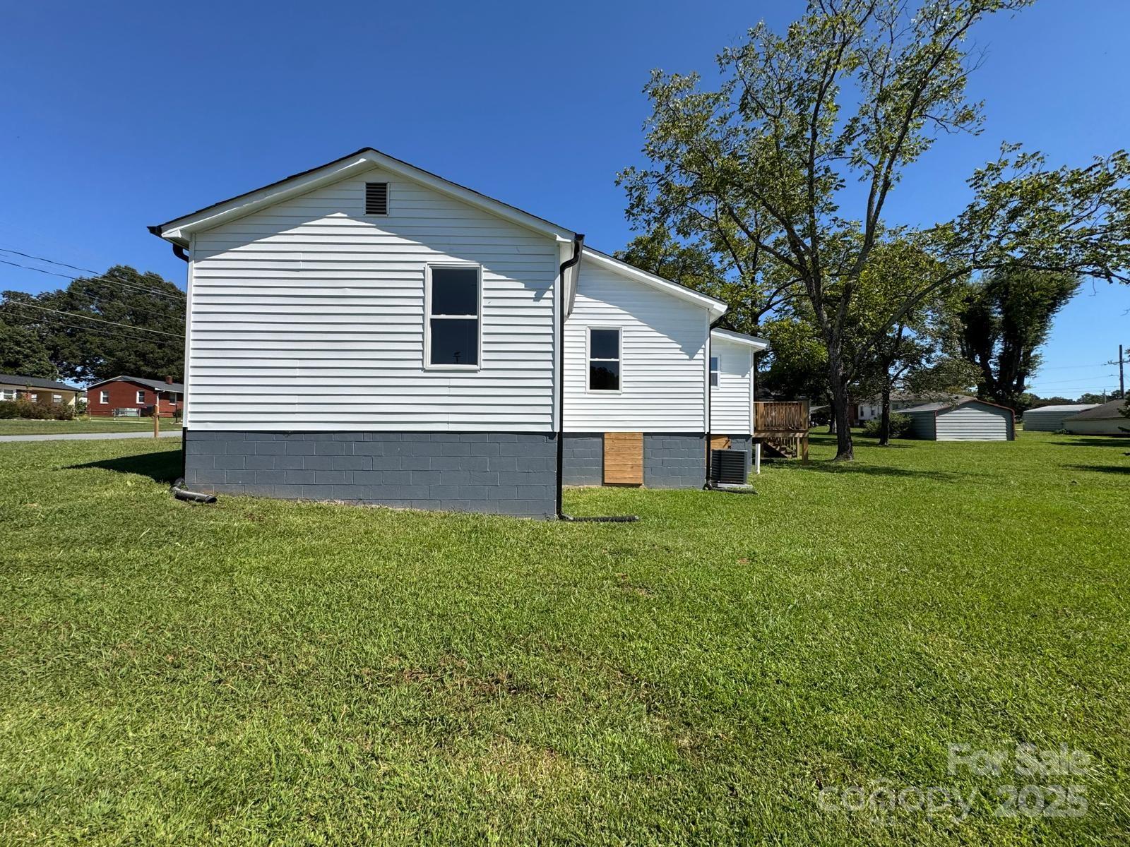 1018 Union Street Maiden, NC 28650 - Photo 44 of 46 a front view of house with a garden