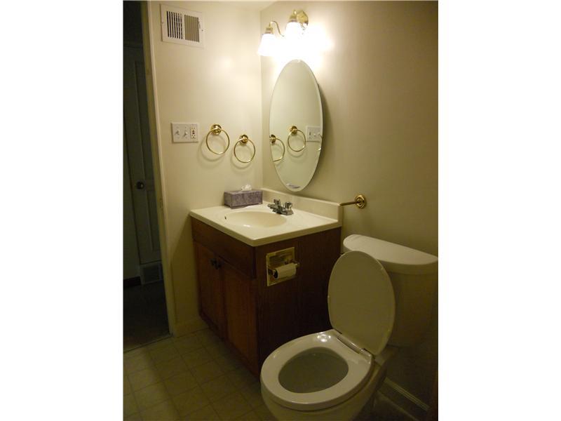201 Coraopolis Road, Unit A2 Coraopolis, PA 15108 - Photo 4 of 16 Master Bath/Spa. Updated Bath