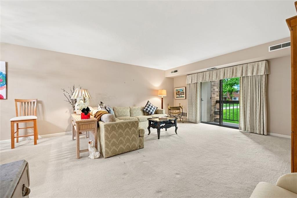 1500 Cochran Road, Unit 409 Pittsburgh, PA 15243 - Photo 8 of 26 Gallery Image 8