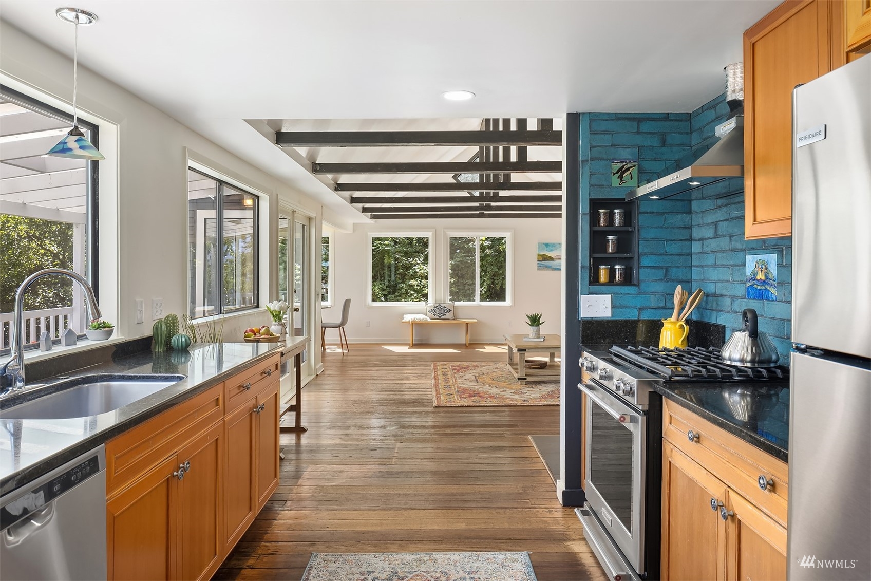 8016 Southwest Van Olinda Road Vashon, WA 98070 - Photo 12 of 32 Gallery Image 12