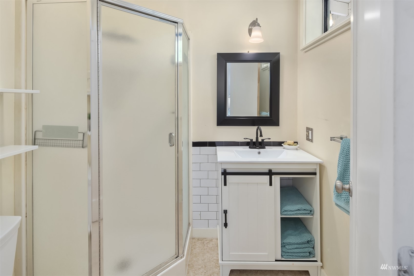8016 Southwest Van Olinda Road Vashon, WA 98070 - Photo 15 of 32 Gallery Image 15