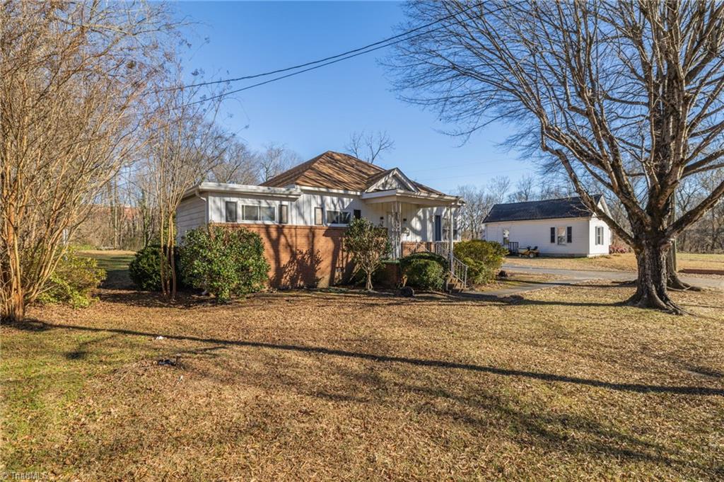 814 Martin Street Eden, NC 27288 - Photo 3 of 34