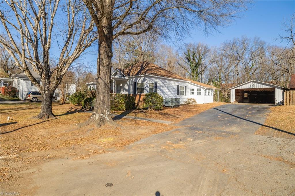 814 Martin Street Eden, NC 27288 - Photo 4 of 34