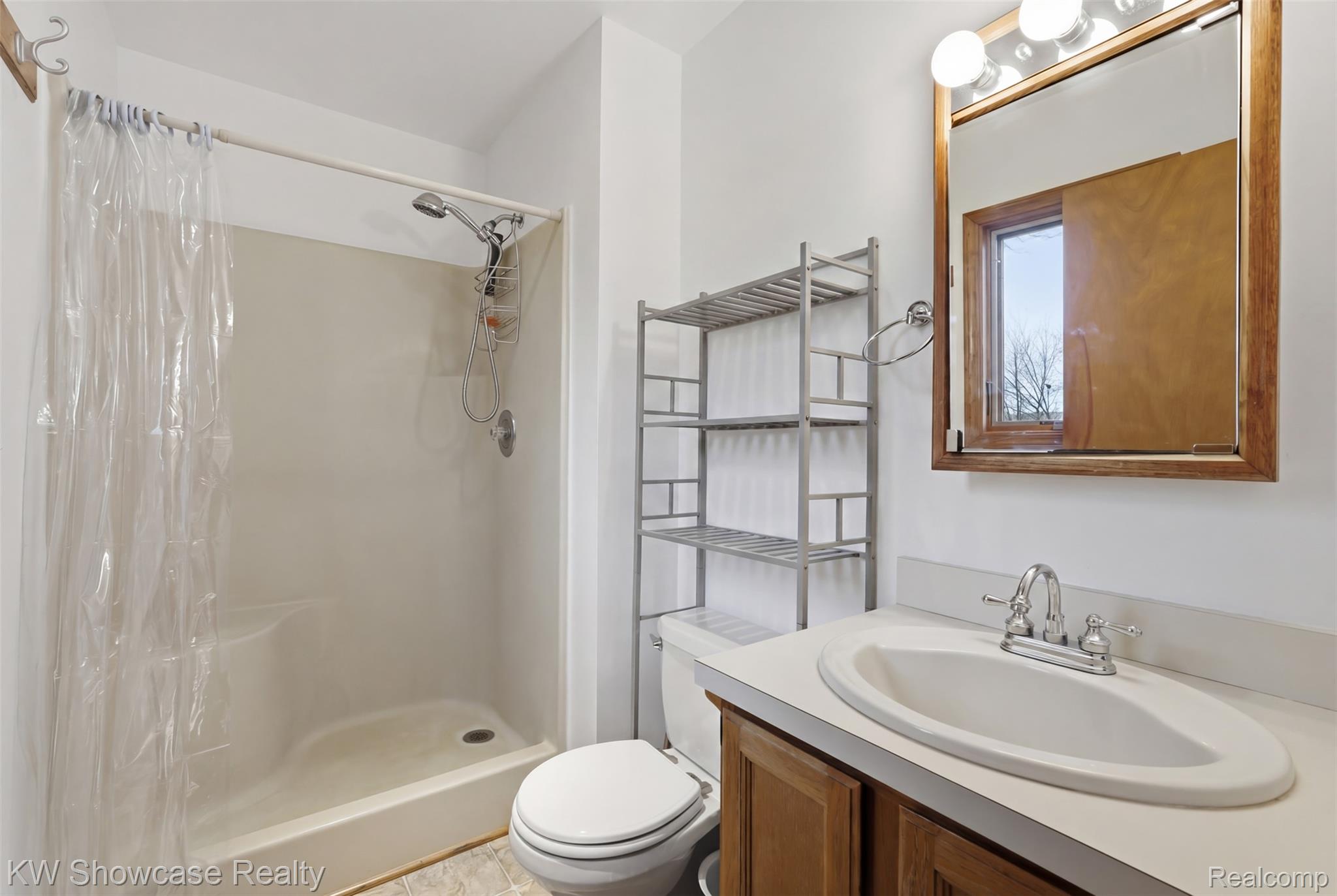 3330 Benstein Road Commerce Township, MI 48382 - Photo 11 of 40 Primary En Suite