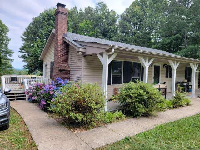 a view of a backyard with green space