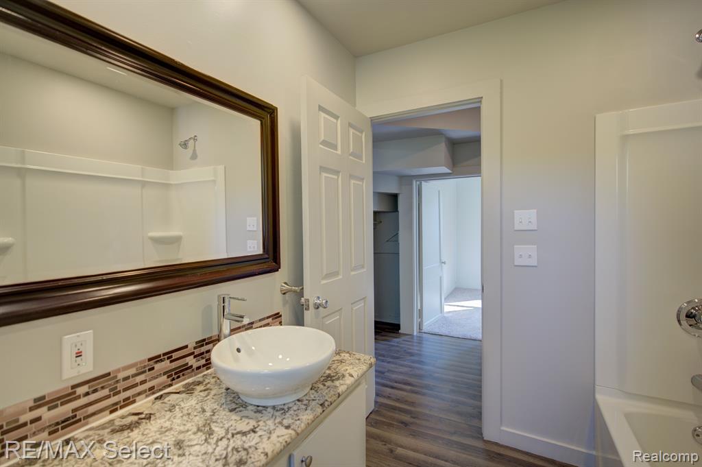 2164 South Dye Road Flint, MI 48532 - Photo 8 of 27