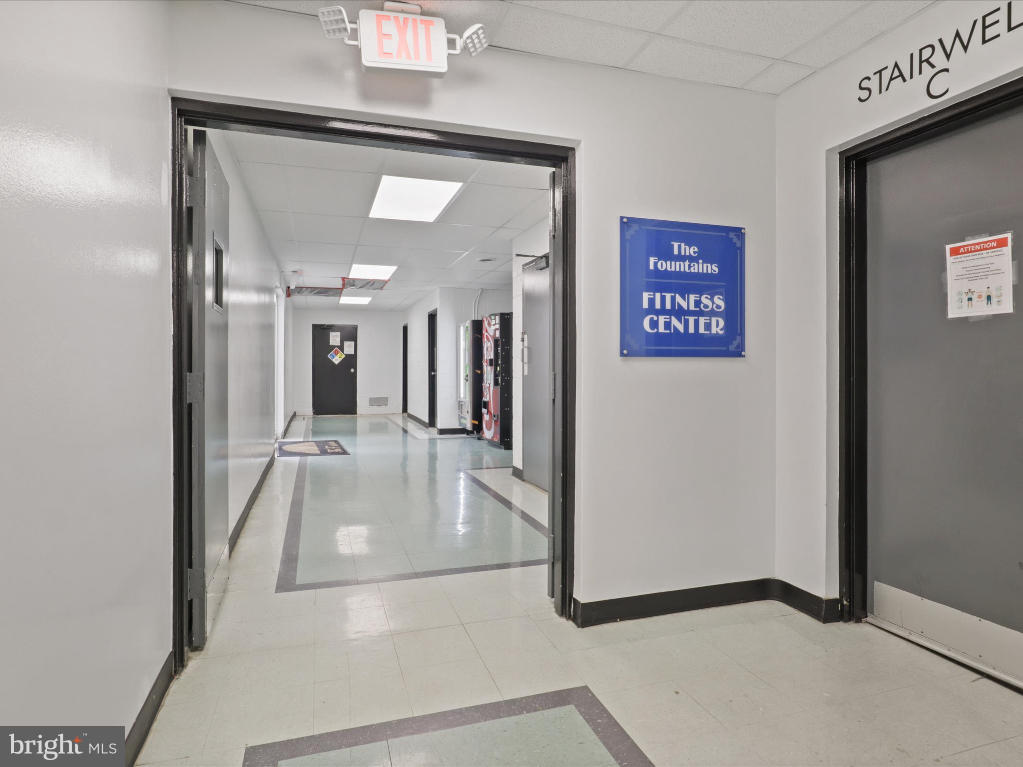 301 North Beauregard Street, Unit 1605 Alexandria, VA 22312 - Photo 26 of 42 a view of a hallway with a hallway