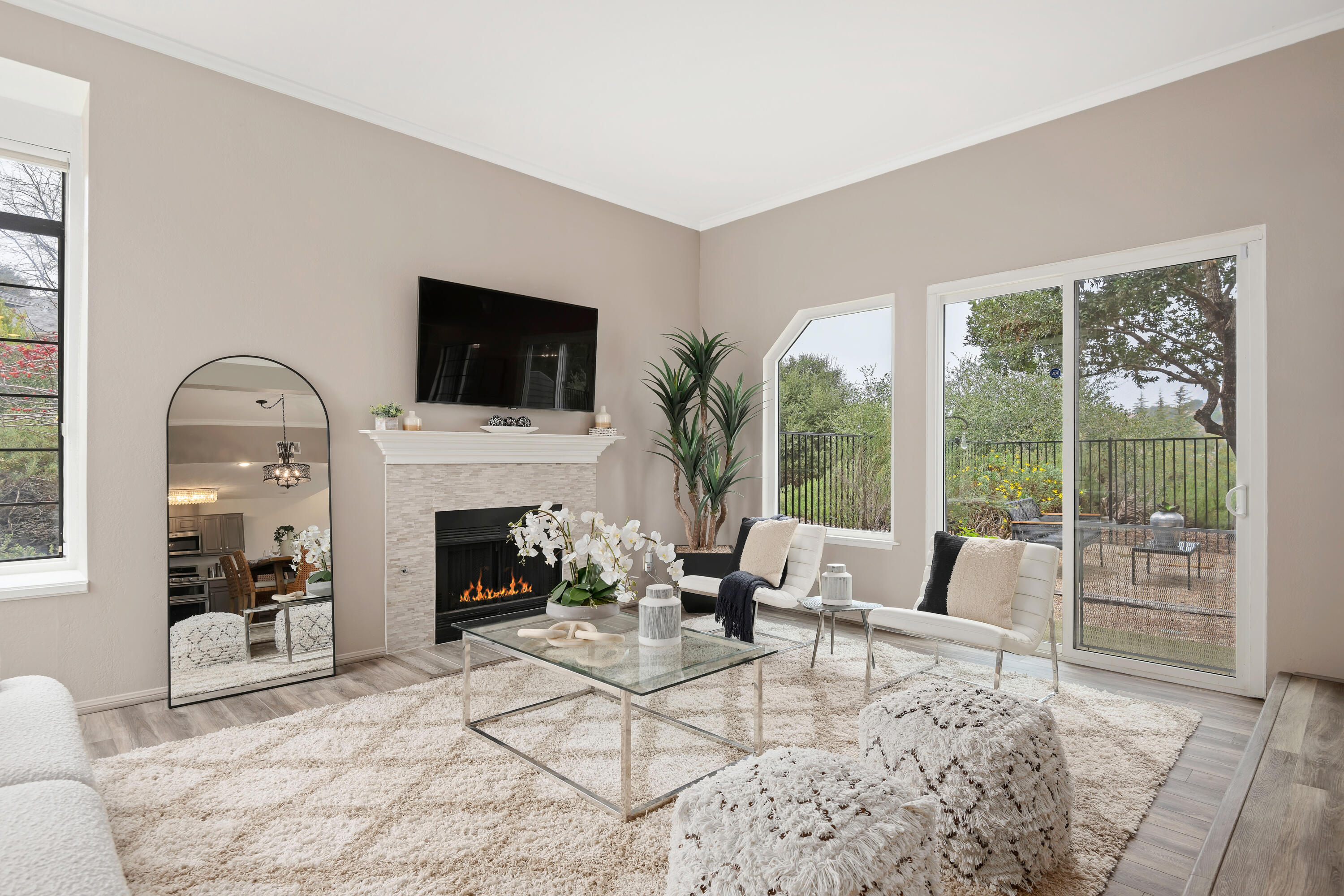 748 Hillside Drive Solvang, CA 93463 - Photo 2 of 29 Living Room 1