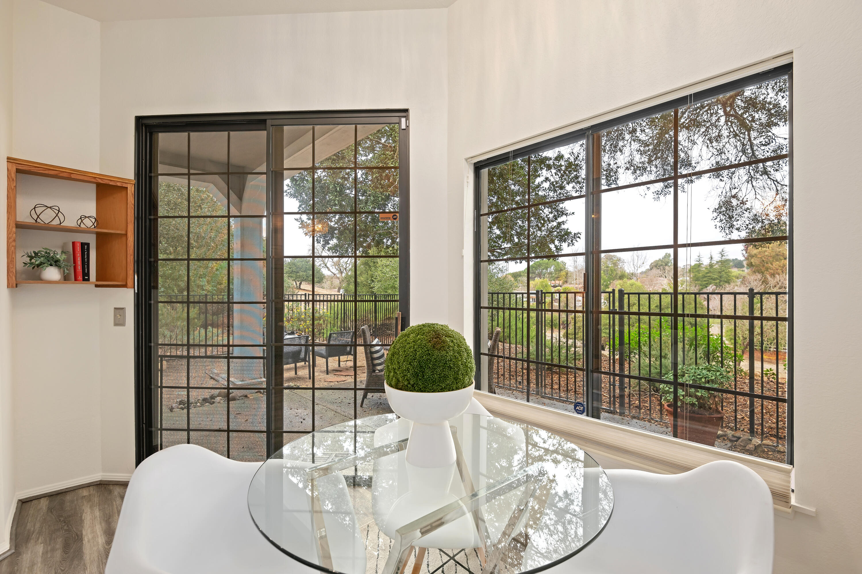 748 Hillside Drive Solvang, CA 93463 - Photo 10 of 29 Breakfast Area