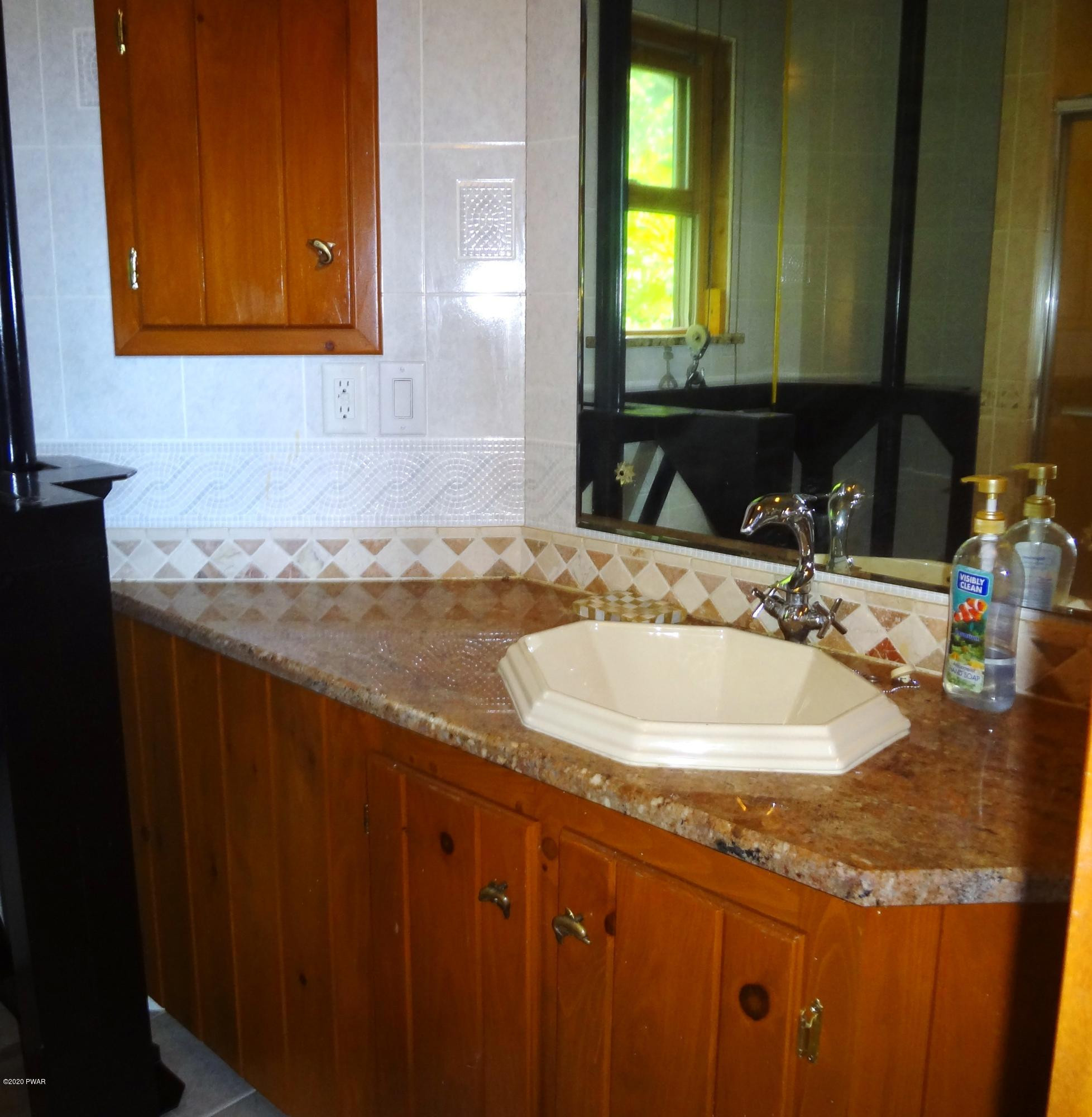 176 Huckleberry Road Newfoundland, PA 18445 - Photo 18 of 31 Master Bathroom