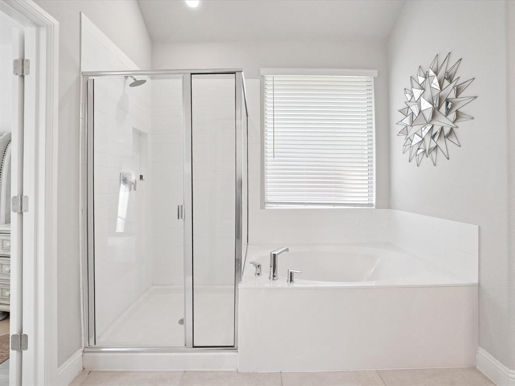 3711 Walnut Rdg Drive Grand Prairie, TX 76065 - Photo 14 of 24 a white bath tub sitting next to a window