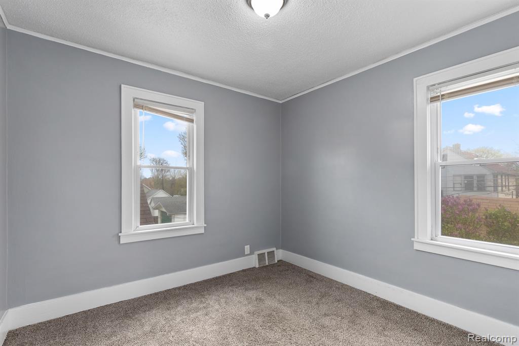 1347 Wayburn Street Grosse Pointe, MI 48230 - Photo 25 of 32