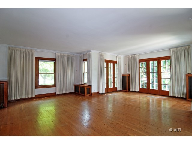 362 North Delaplaine Road Riverside, IL 60546 - Photo 4 of 15