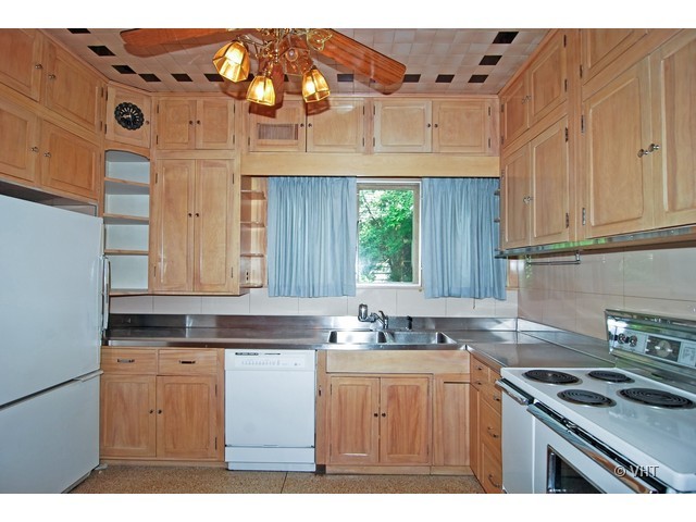 362 North Delaplaine Road Riverside, IL 60546 - Photo 5 of 15
