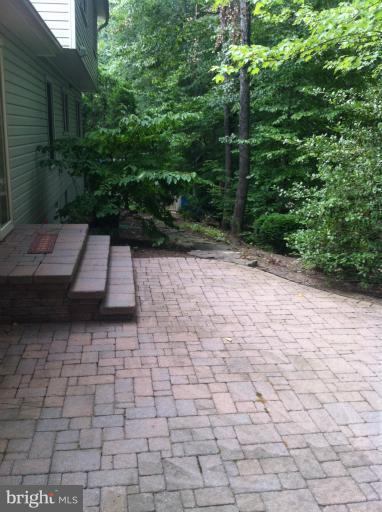 7709 Tower Woods Drive Springfield, VA 22153 - Photo 4 of 15 a backyard of a house with lots of green space