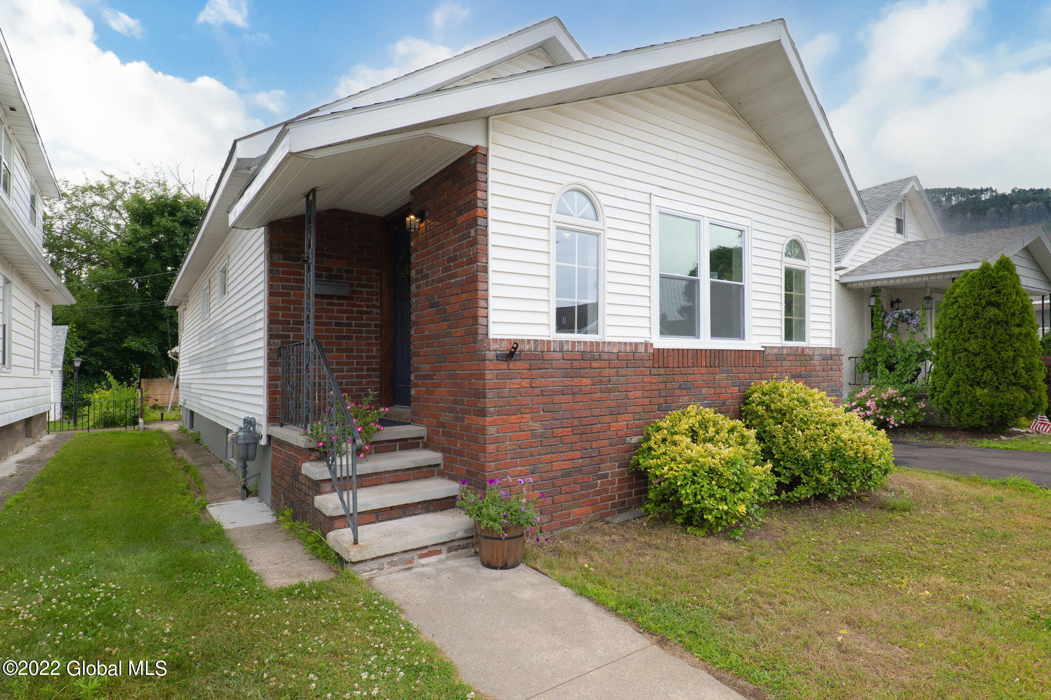 1605 Rutgers Street Schenectady, NY 12303 - Photo 1 of 36 Main
