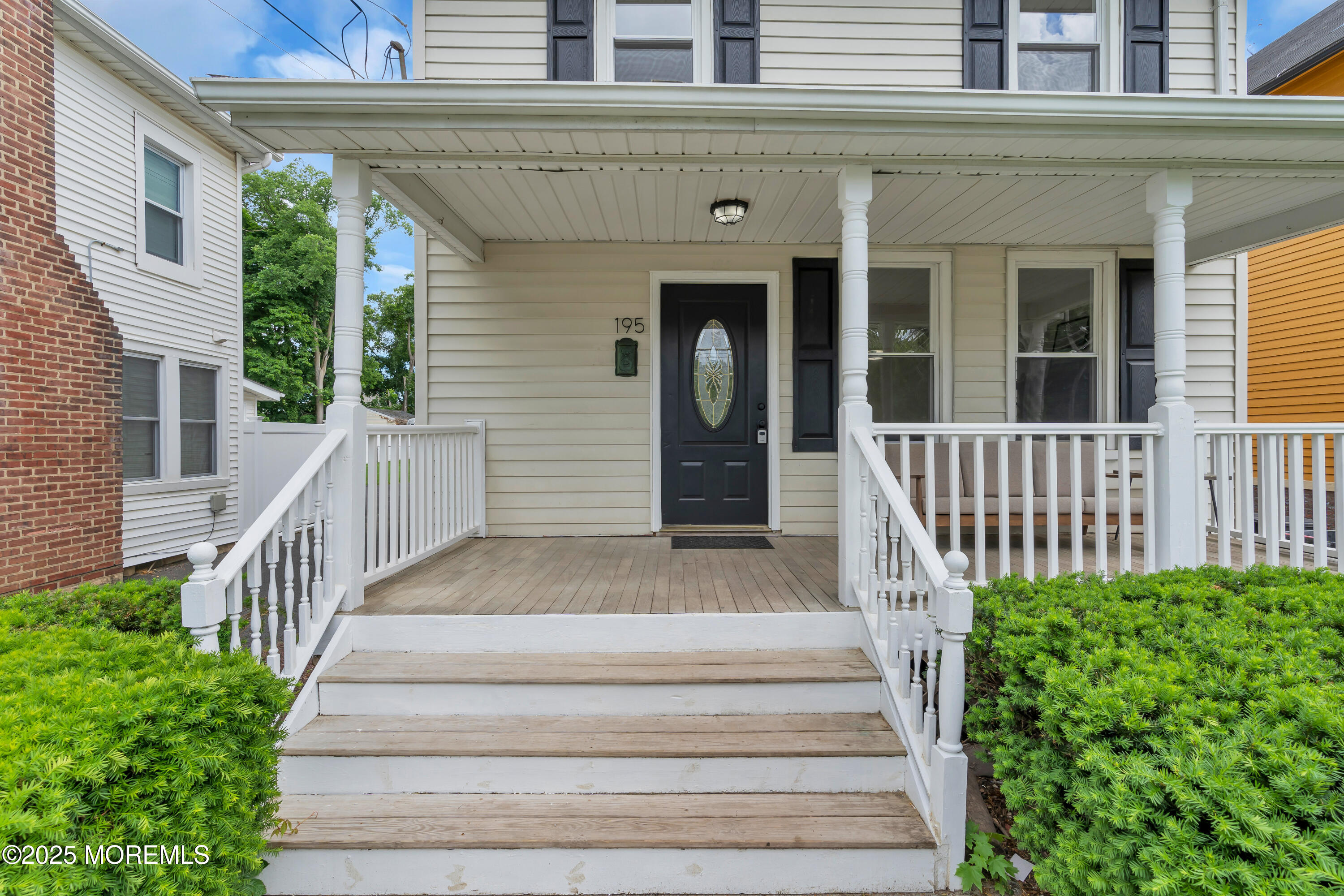 195 Main Street Matawan, NJ 07747 - Photo 3 of 26 dsc00376_835 (1)
