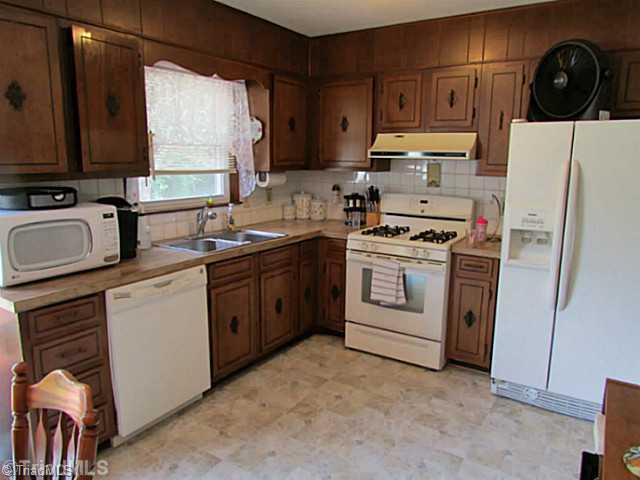 105 Mountain View Road King, NC 27021 - Photo 6 of 16 Kitchen.