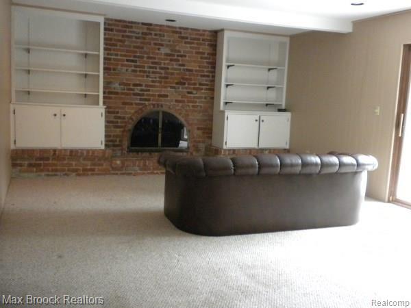2475 Wickfield Road West Bloomfield, MI 48323 - Photo 8 of 27 Family Room