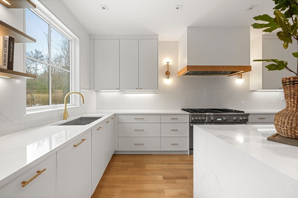 5 Radcliffe Road Weston, MA 02493 - Photo 9 of 41