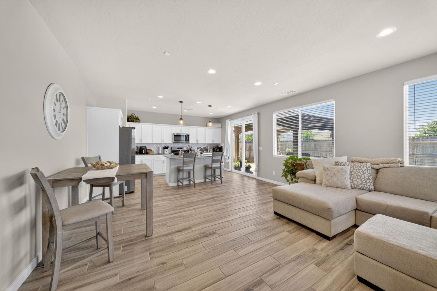 4219 North Reed Avenue Fresno, CA 93723 - Photo 11 of 38 Living Room