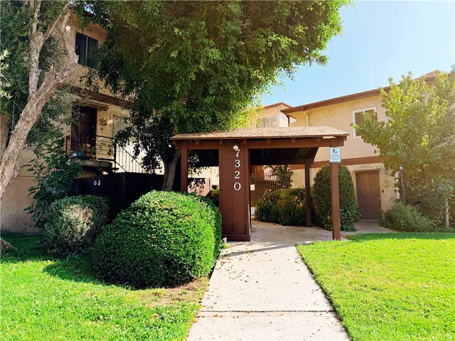 $2,575 | 7320 Lennox Avenue, Unit H1, Van Nuys, CA 91405