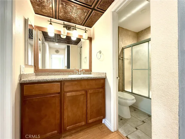 $2,575 | 7320 Lennox Avenue, Unit H1, Van Nuys, CA 91405